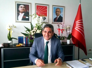 CHP'nin Ekonomi Politikalarından Sorumlu yeni Genel Başkan Yardımcısı Aykut Erdoğdu ile Genel Merkez'in 9'uncu katındaki odasında, ilk MYK toplantısının ardından konuştuk.