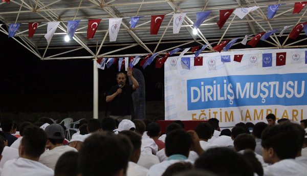 Atıcı'nın, 'militan yetiştiriliyor' iddiasına konu olan etkinliğin geçen Temmuz ayında AK Parti Konya Gençlik Kolları tarafından 'Diriliş Muştusu' adı ile düzenlediği belirtildi.
