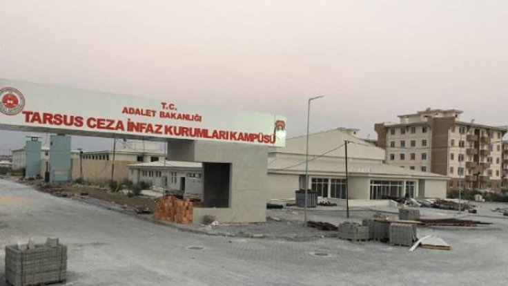Tarsus Kadın Kapalı Cezaevi'nde 12 kadın süresiz dönüşümsüz açlık grevinde...
